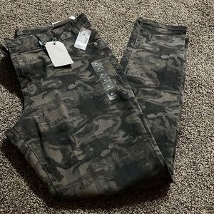 Women’s camo jeggings- NWT